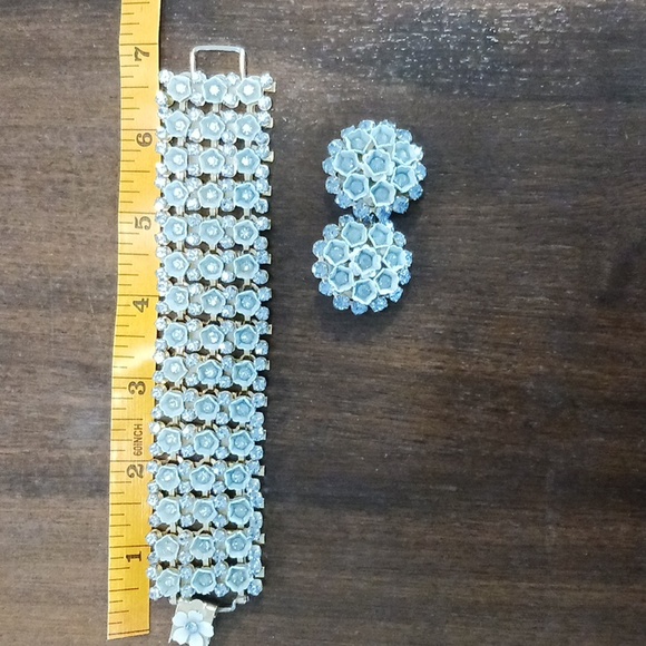 Bracelet and Clip Earring Set Goldtone and Blues - Picture 3 of 14